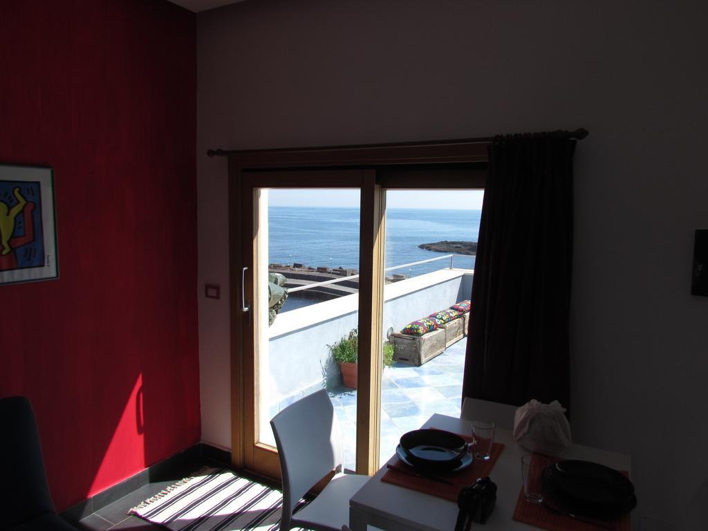 Bed and Breakfast La Terrazza Sul Mare Ачі-Кастелло Екстер'єр фото