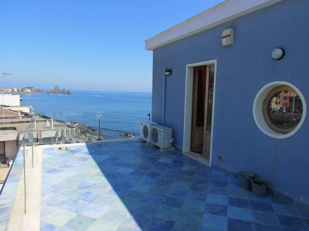 Bed and Breakfast La Terrazza Sul Mare Ачі-Кастелло Екстер'єр фото