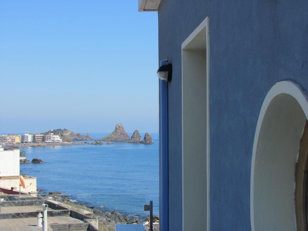Bed and Breakfast La Terrazza Sul Mare Ачі-Кастелло Екстер'єр фото