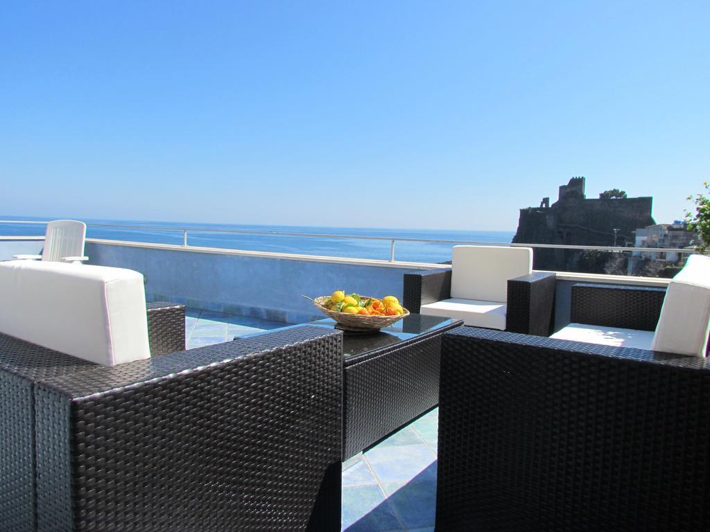 Bed and Breakfast La Terrazza Sul Mare Ачі-Кастелло Екстер'єр фото
