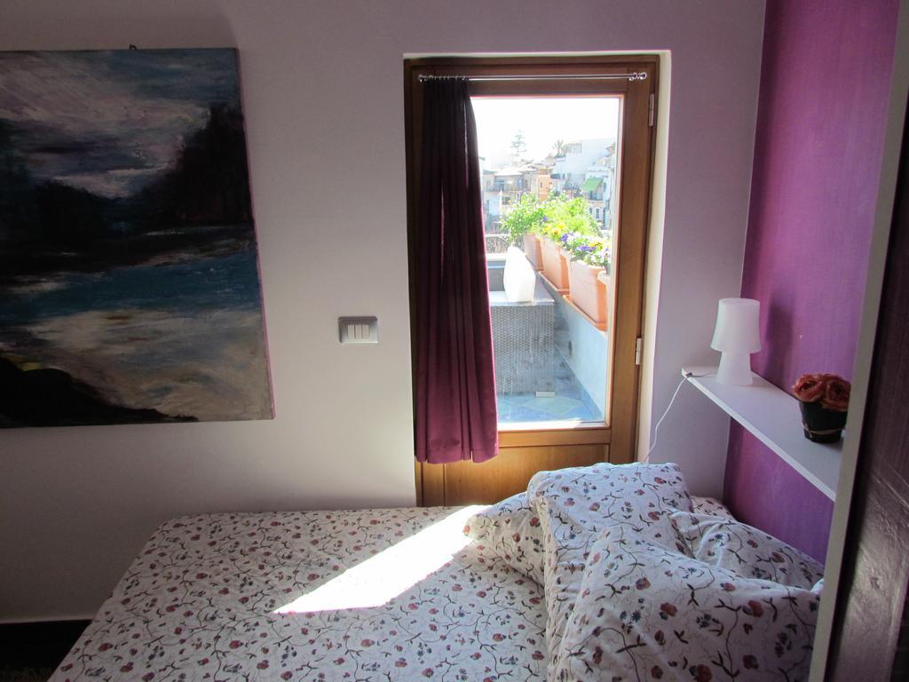 Bed and Breakfast La Terrazza Sul Mare Ачі-Кастелло Екстер'єр фото