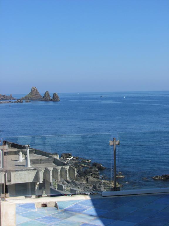 Bed and Breakfast La Terrazza Sul Mare Ачі-Кастелло Екстер'єр фото